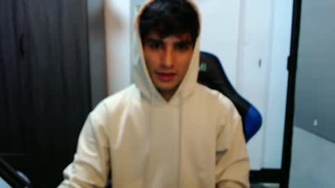 Snapshot of jhon_2000s chatting on 12.31.24 jhon online show from 12.31.24