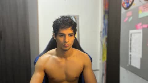 Snapshot of jhon_2000s chatting on 11.23.25 jhon online show from 11.23.25