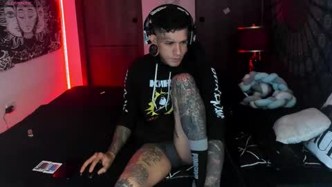 Snapshot of jhonny_ackerman chatting on 11.25.25 jhonny_ackerman online show from 11.25.25