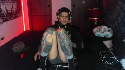 Snapshot of jhonny_ackerman chatting on 11.26.25 jhonny_ackerman online show from 11.26.25