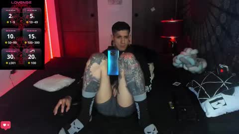 Snapshot of jhonny_ackerman chatting on 11.28.25 jhonny_ackerman online show from 11.28.25