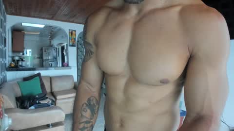 Snapshot of jhonnyxxfitnexx chatting on 03.05.25 jh online show from 03.05.25