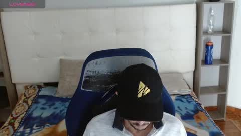 Snapshot of jhontorres018 chatting on 10.24.25 jhontorres018 online show from 10.24.25