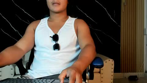 Snapshot of jhony_curly chatting on 05.29.26 jhony_curly online show from 05.29.26