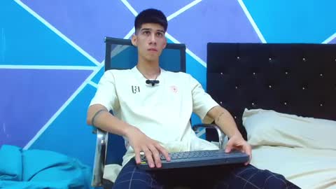 Snapshot of jhony_sex3 chatting on 02.05.25 jhony_sex3 online show from 02.05.25