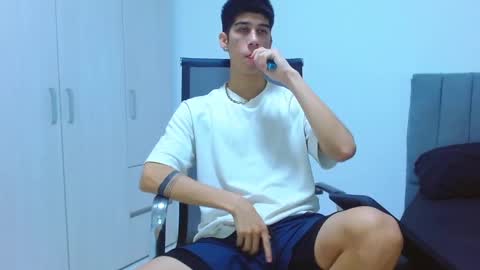 Snapshot of jhony_sex3 chatting on 09.18.25 jhony_sex3 online show from 09.18.25