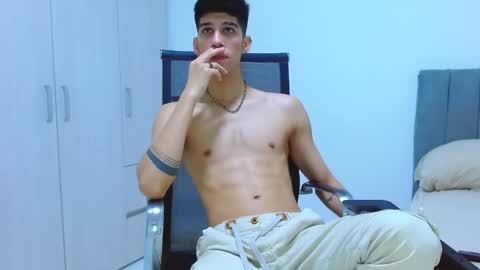 Snapshot of jhony_sex3 chatting on 10.22.25 jhony_sex3 online show from 10.22.25