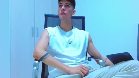 Snapshot of jhony_sex3 chatting on 10.28.25 jhony_sex3 online show from 10.28.25