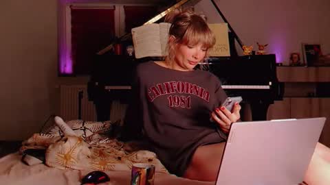 Snapshot of jhopeftw chatting on 02.24.26 Anya online show from 02.24.26