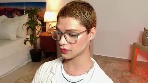 Jhuan Nhez online show from 10.17.25