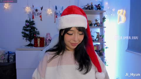 Snapshot of ji_hyun chatting on 12.14.24 Ji online show from 12.14.24