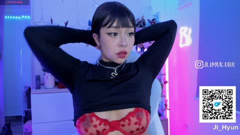 Snapshot of ji_hyun chatting on 01.17.25 Ji online show from 01.17.25