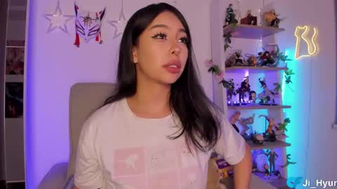 Snapshot of ji_hyun chatting on 10.02.25 Ji online show from 10.02.25