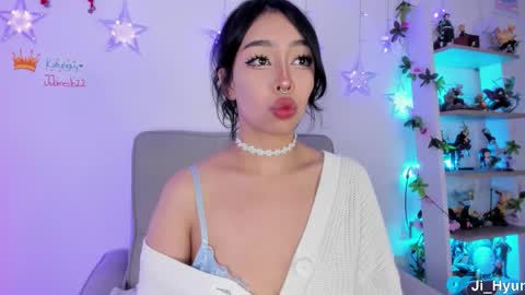 Snapshot of ji_hyun chatting on 11.07.25 Ji online show from 11.07.25