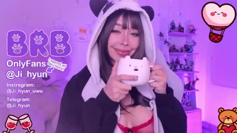 Snapshot of ji_hyun chatting on 05.28.26 Ji online show from 05.28.26