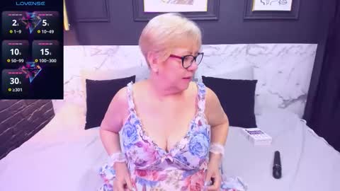 Snapshot of jill_mild chatting on 11.20.25 Jill online show from 11.20.25