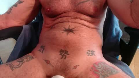 Snapshot of jimshard7x6 chatting on 01.16.25 cock model bathing suit model online show from 01.16.25