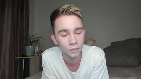 Snapshot of jimyti_bad_boy chatting on 09.23.25 jimyti_bad_boy online show from 09.23.25