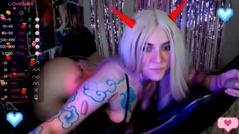 Snapshot of jinx_25 chatting on 02.21.25 Jinx online show from 02.21.25