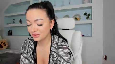 Juliee online show from 02.24.26