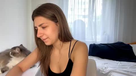 Snapshot of joandonelly chatting on 07.22.26 Bella online show from 07.22.26