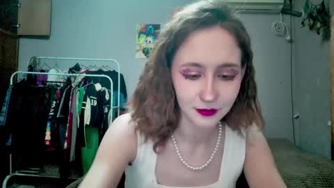 Joannatompson online show from 09.18.25