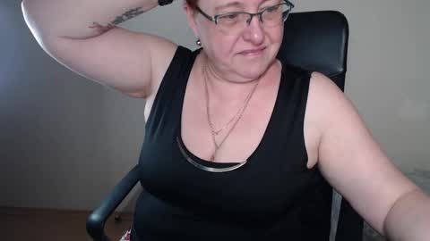 Snapshot of joannaandneighbour chatting on 03.07.25 Joanna and Greg online show from 03.07.25