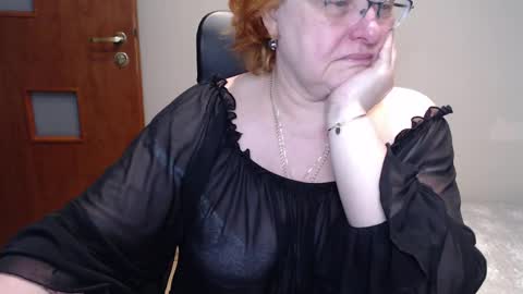 Snapshot of joannaandneighbour chatting on 03.12.25 Joanna and Greg online show from 03.12.25