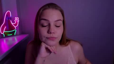 Snapshot of jodiewithgreen chatting on 11.26.25 Jodie 3 returning TODAY online show from 11.26.25