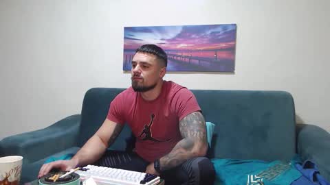 Snapshot of jodogs chatting on 01.10.26 Tiberius online show from 01.10.26