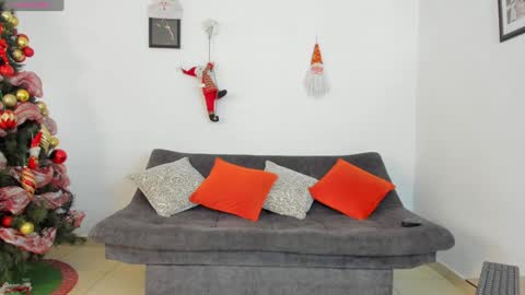 Snapshot of joelandalexa chatting on 12.30.24 joelandalexa online show from 12.30.24