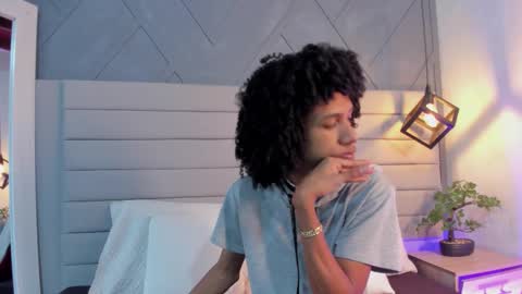 Snapshot of johan_gz_ chatting on 11.26.25 Johan online show from 11.26.25