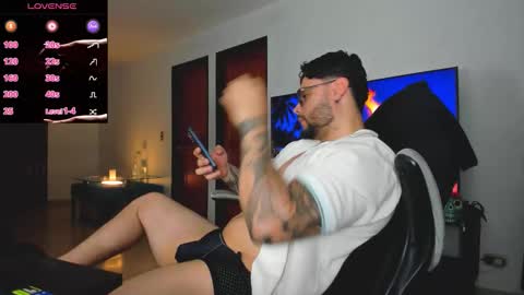 Snapshot of johatsu chatting on 10.18.25 King - online show from 10.18.25