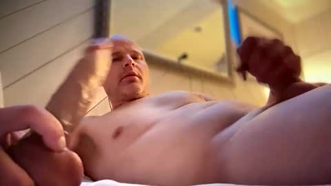 bisexual King  online show from 12.19.25