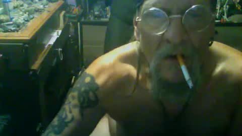 Snapshot of johnnyshung1 chatting on 11.24.25 johnnyshung1 online show from 11.24.25