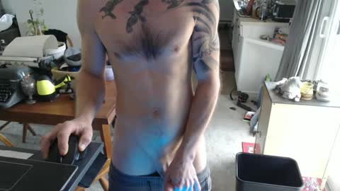 Snapshot of johnnytomcat chatting on 10.09.25 JohnnyTomcat online show from 10.09.25