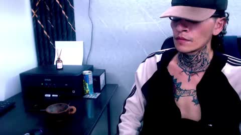 johnsonisaac94  online show from 02.19.25