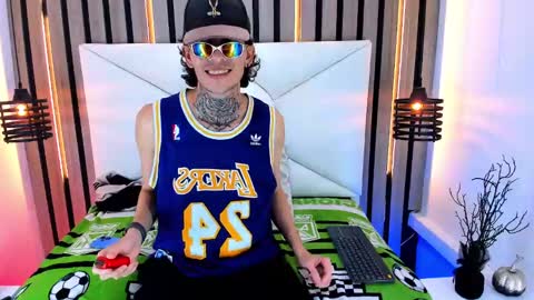 johnsonisaac94  online show from 03.05.25