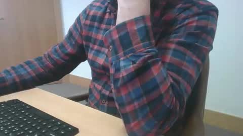 husssky online show from 10.10.25