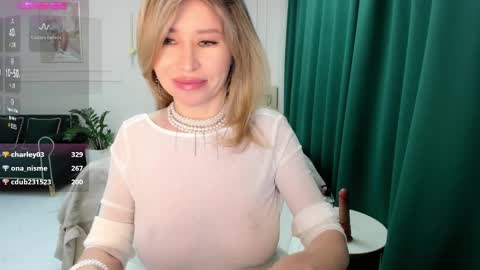 Jolie Ozolla online show from 03.07.25