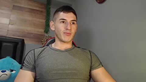 Snapshot of jonathancast08 chatting on 02.08.25 jonathancast08 online show from 02.08.25