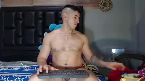 Snapshot of jonathancast08 chatting on 02.19.25 jonathancast08 online show from 02.19.25