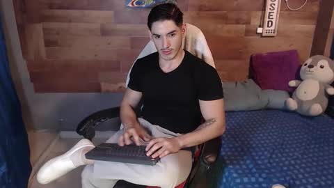 Snapshot of jonathancast08 chatting on 12.16.25 jonathancast08 online show from 12.16.25