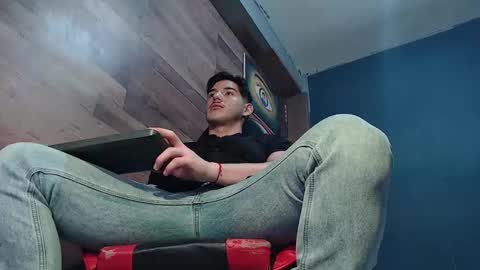 Snapshot of jonathancast08 chatting on 02.27.26 jonathancast08 online show from 02.27.26