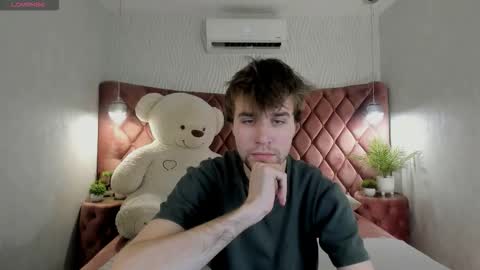 Snapshot of jonnahhell chatting on 11.28.25 Jonah online show from 11.28.25