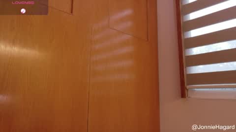 Jonnie Hagard online show from 04.07.26