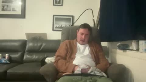 Snapshot of jonnybeeswax7376964133 chatting on 10.22.25 jonnybeeswax7376964133 online show from 10.22.25