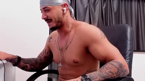 Snapshot of jonnyporn1 chatting on 12.31.24 jonnyporn1 online show from 12.31.24