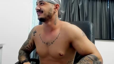 Snapshot of jonnyporn1 chatting on 01.03.25 jonnyporn1 online show from 01.03.25