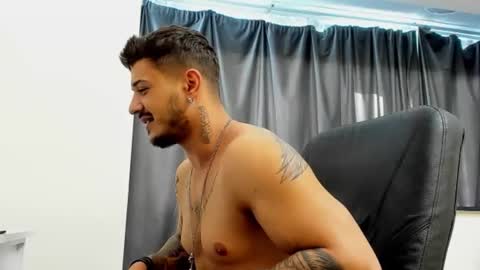 Snapshot of jonnyporn1 chatting on 01.06.25 jonnyporn1 online show from 01.06.25